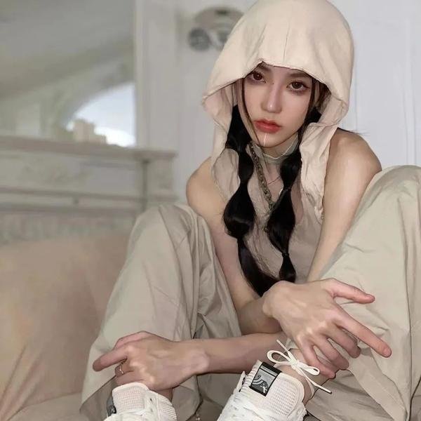 伊莱克特勒滑翔在蓝天